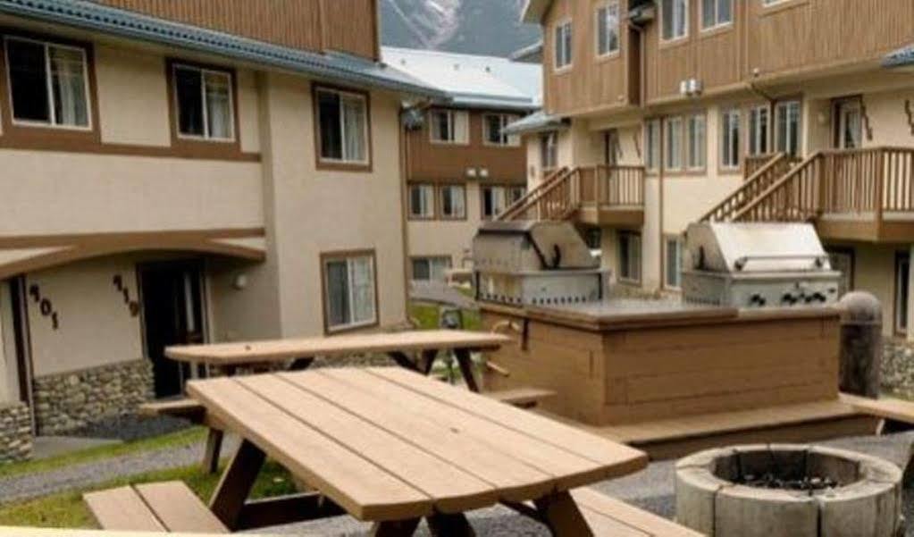Banff Boundary Lodge Canmore Eksteriør billede